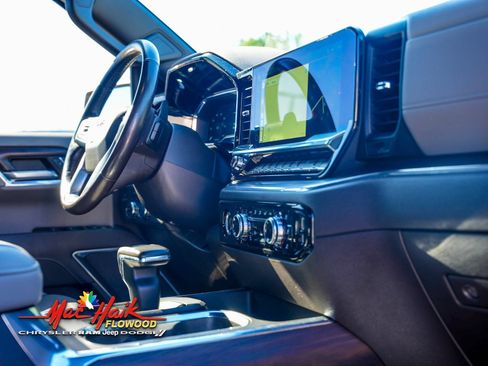 Used 2022 GMC Sierra 1500 SLT w/ SLT Convenience Package image 18