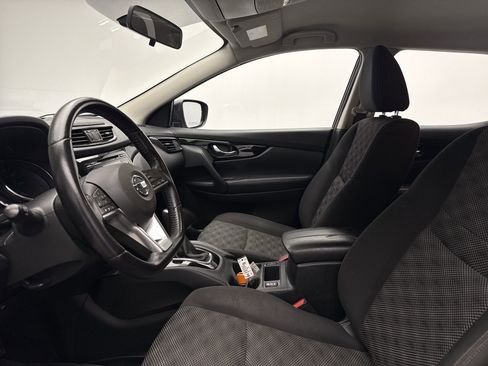 Used 2018 Nissan Rogue Sport SV w/ SV All-Weather Package AWD/4WD image 9