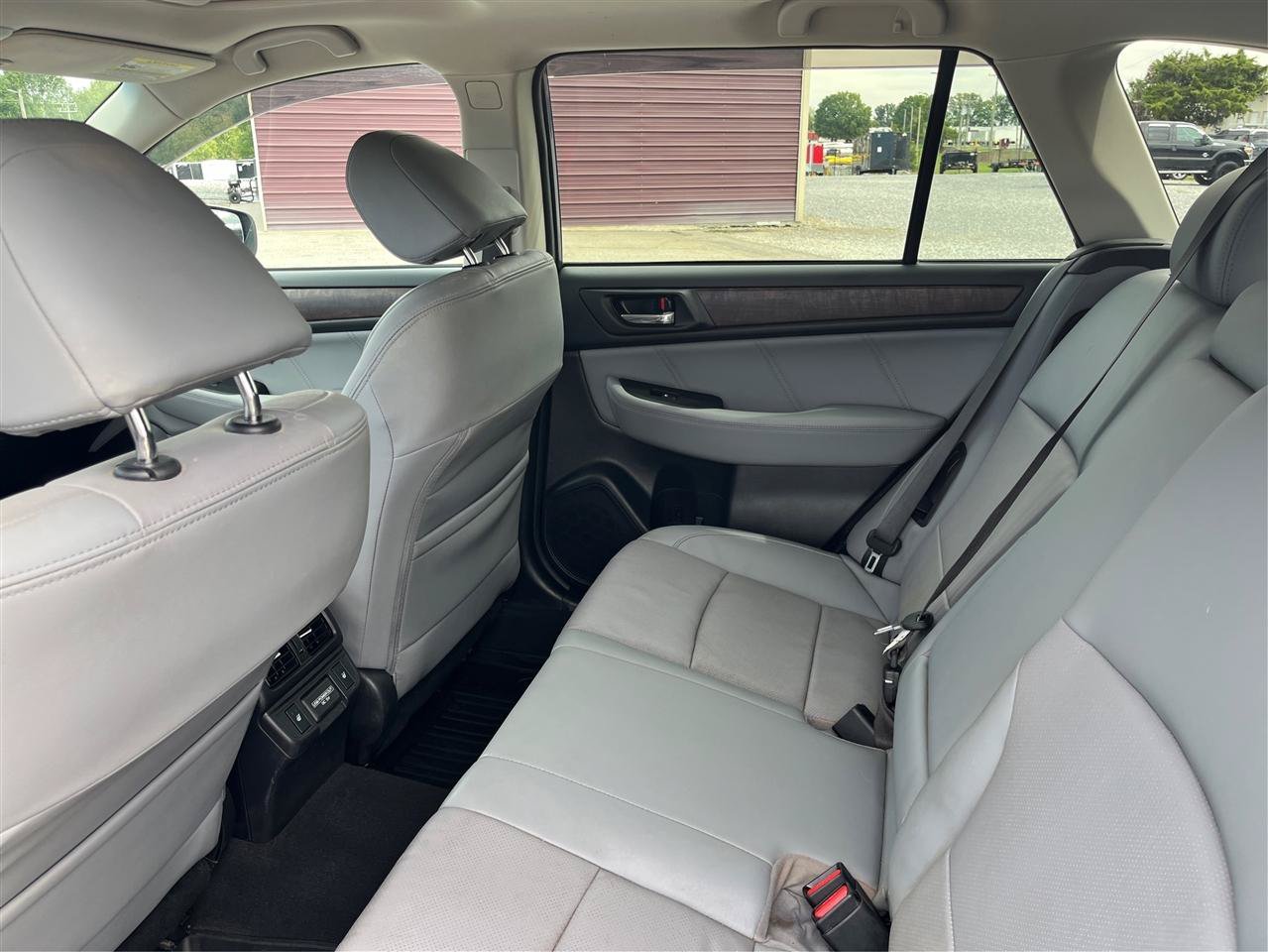 Used 2018 Subaru Outback 2.5i Limited AWD/4WD image 10
