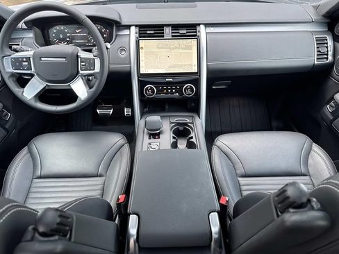 Certified 2024 Land Rover Discovery Dynamic SE AWD/4WD image 18