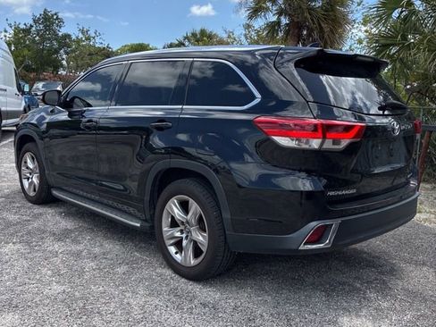 Used 2019 Toyota Highlander Limited FWD image 3