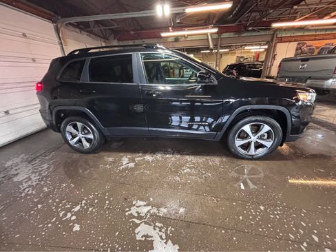 Used 2022 Jeep Cherokee Limited image 4