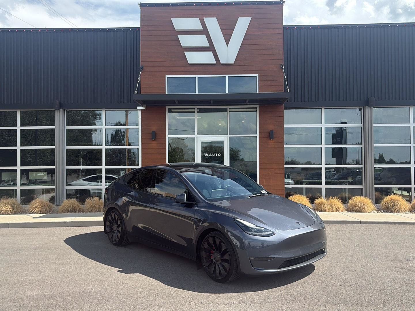 Used 2022 Tesla Model Y Performance AWD/4WD image 1