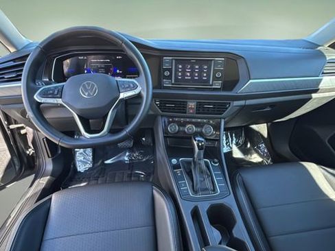 Used 2023 Volkswagen Jetta SE image 15