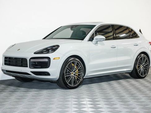 Used 2019 Porsche Cayenne Turbo w/ Sportdesign Package image 24