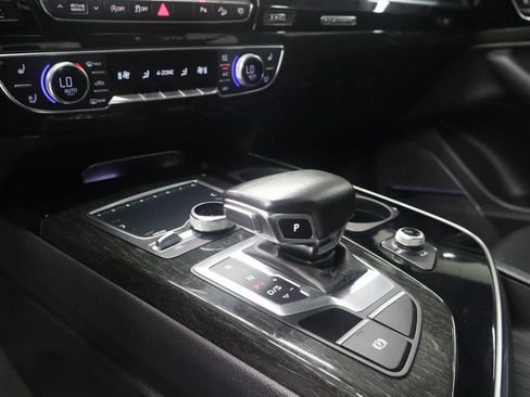 Used 2018 Audi Q7 3.0T Prestige w/ Prestige Package AWD/4WD image 36