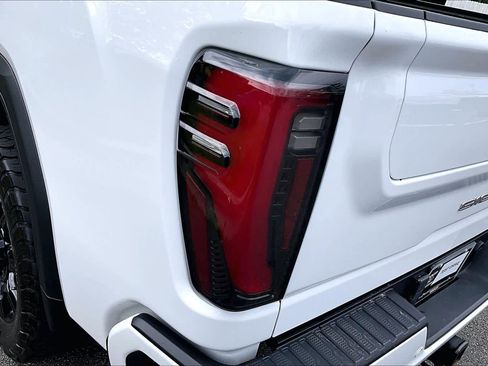 Used 2024 GMC Sierra 2500 AT4 w/ AT4 Premium Plus Package AWD/4WD image 28