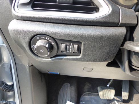 Used 2026 Chrysler Pacifica Select FWD image 22