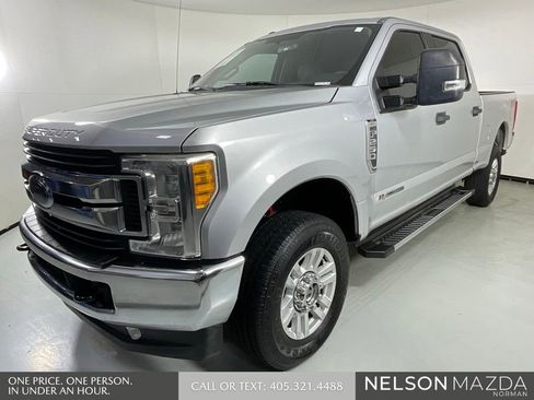 Used 2017 Ford F250 XLT w/ FX4 Off-Road Package image 5