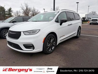 Certified 2024 Chrysler Pacifica Touring-L w/ Road Tripper Package