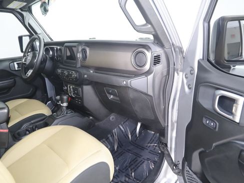 Used 2020 Jeep Gladiator Sport w/ Quick Order Package 24S image 41