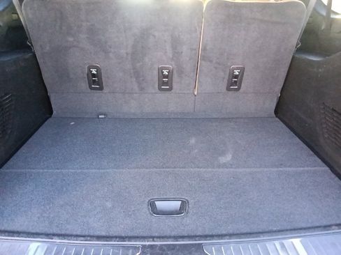 Used 2024 Chevrolet Suburban Premier image 32