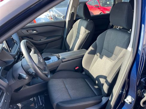 Used 2025 Nissan Rogue SV image 38