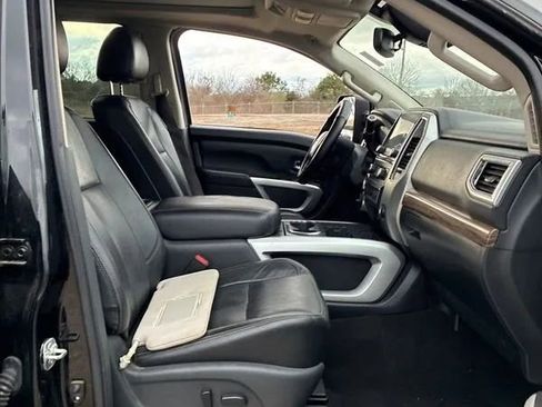 Used 2020 Nissan Titan SL w/ Moonroof Package image 11