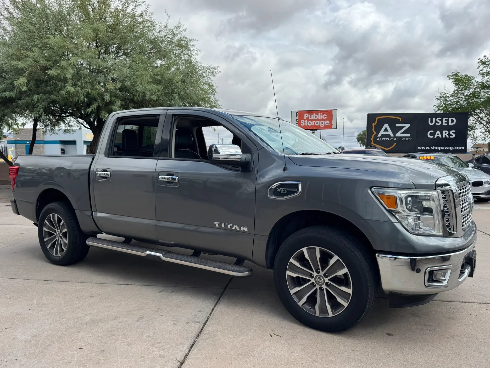 Used 2017 Nissan Titan SL AWD/4WD image 4