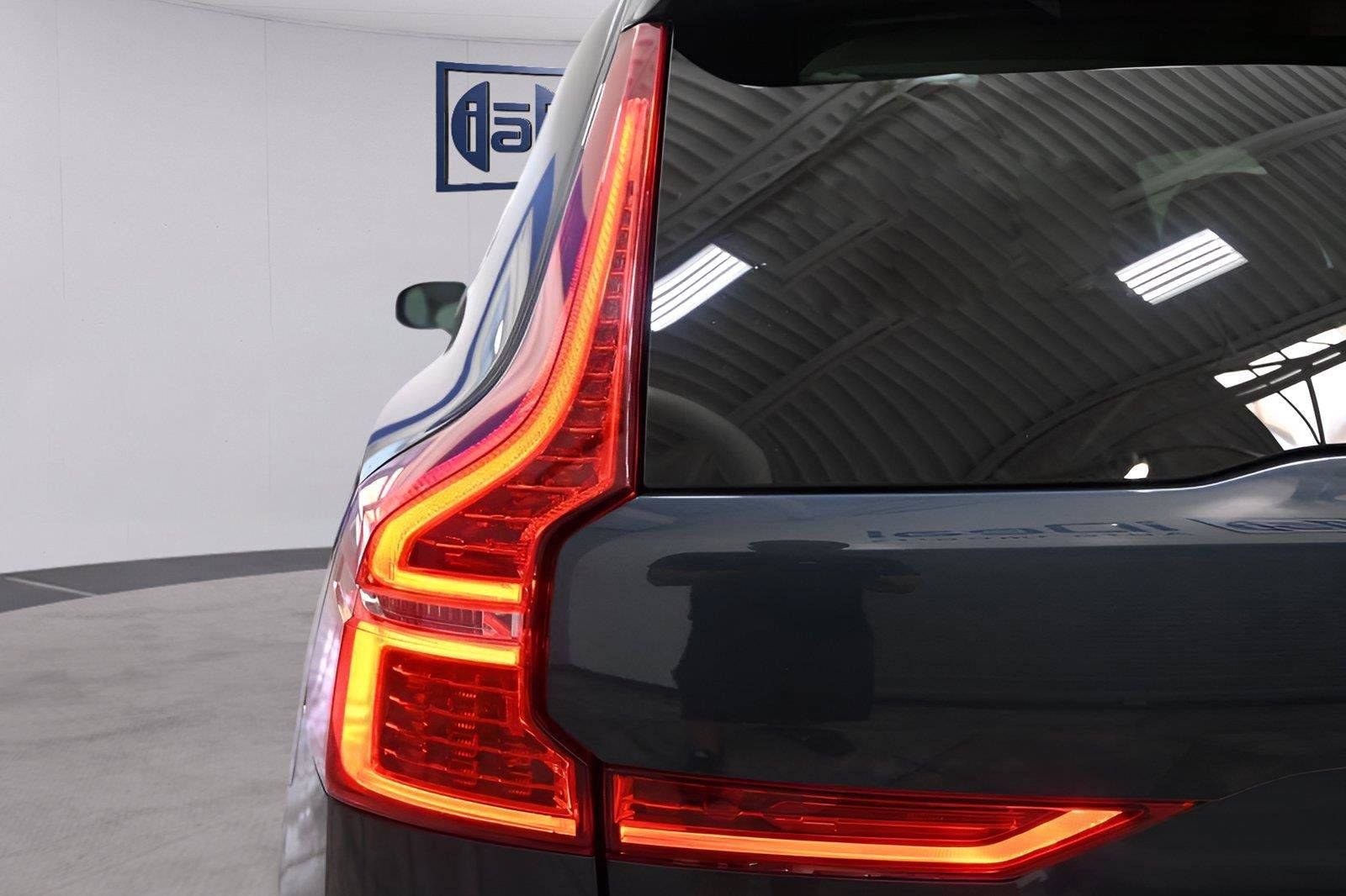 Used 2022 Volvo XC60 B5 Momentum w/ Protection Package AWD/4WD image 35