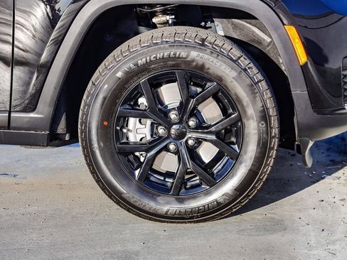 New 2025 Jeep Grand Cherokee L Altitude image 11