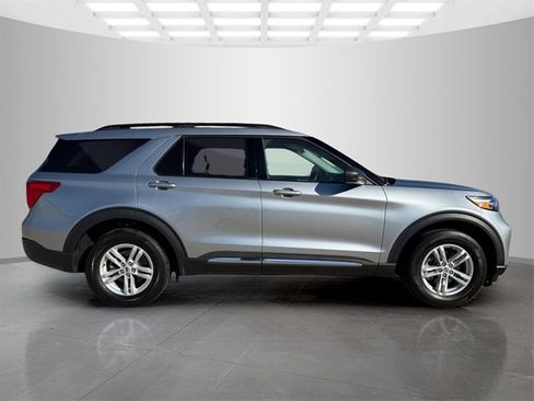 Used 2023 Ford Explorer XLT w/ Equipment Group 202A image 10