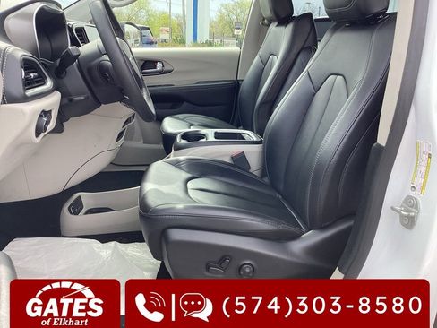 Used 2024 Chrysler Pacifica Limited FWD image 15