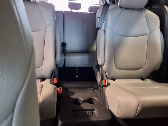 Used 2026 Toyota Sienna XLE FWD image 30