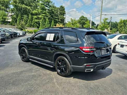 Used 2025 Honda Pilot Black Edition image 12