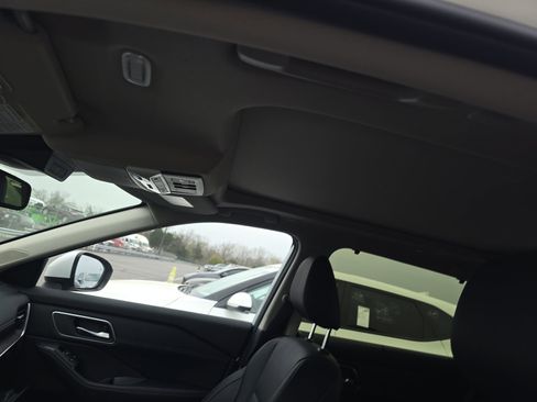 Used 2025 Nissan Rogue Platinum w/ Tech Package AWD/4WD image 5