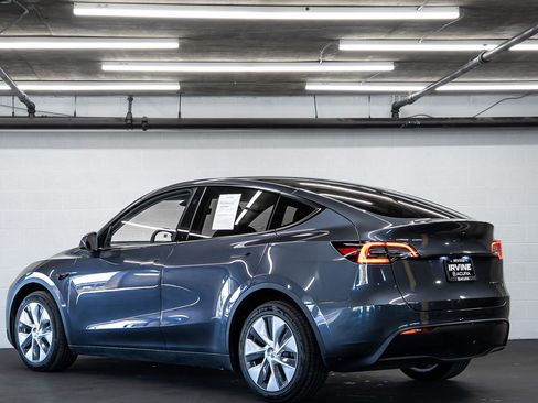 Used 2023 Tesla Model Y Long Range image 3