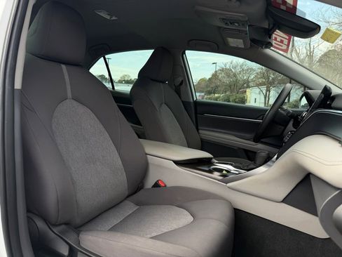 Used 2023 Toyota Camry LE image 28