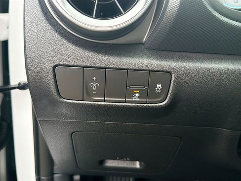 Used 2023 Hyundai Kona SE FWD image 17