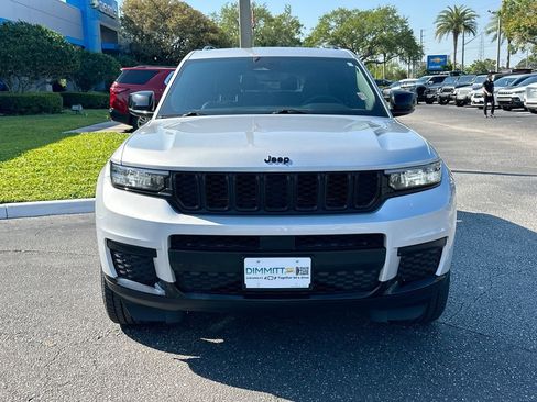 Used 2023 Jeep Grand Cherokee L Laredo AWD/4WD image 2