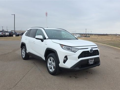 Used 2021 Toyota RAV4 XLE w/ Convenience Package image 4