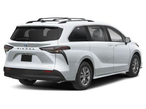 Used 2025 Toyota Sienna XLE FWD image 2