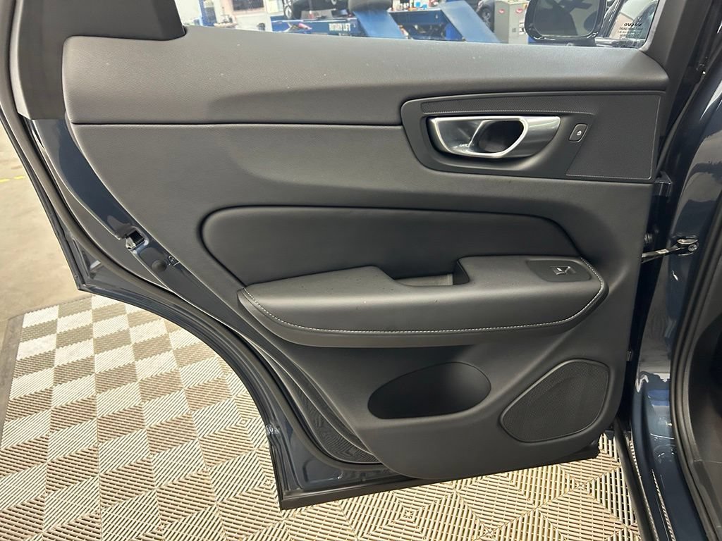 Used 2024 Volvo XC60 B5 Ultimate AWD/4WD image 18