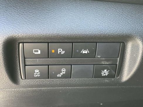 Certified 2025 Nissan Kicks Play S image 17