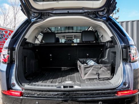 Used 2025 Land Rover Discovery Sport S image 8