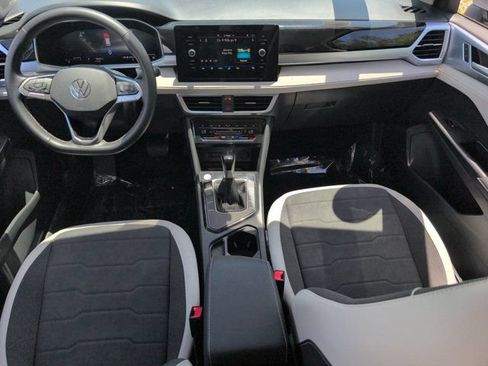 Used 2025 Volkswagen Taos SE FWD image 25
