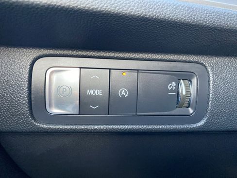 Used 2025 Chevrolet Traverse LT image 31