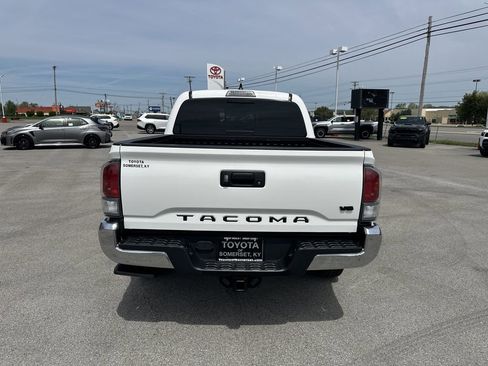 Certified 2022 Toyota Tacoma TRD Off-Road AWD/4WD image 6