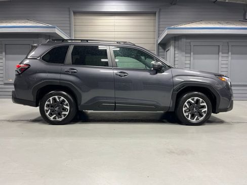 Used 2026 Subaru Forester Premium AWD/4WD image 9