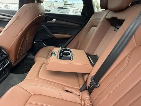 Used 2021 Audi Q5 2.0T Premium w/ Convenience Package AWD/4WD image 12