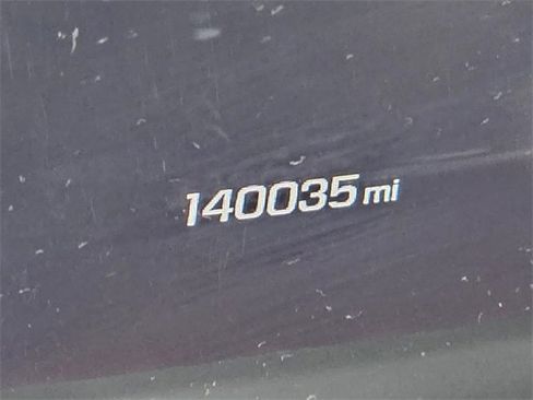 Used 2017 GMC Yukon SLT image 16