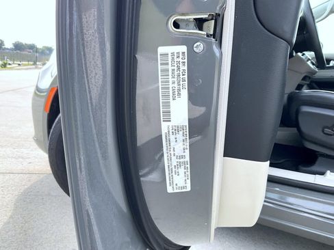 Used 2022 Chrysler Pacifica Touring-L FWD image 27