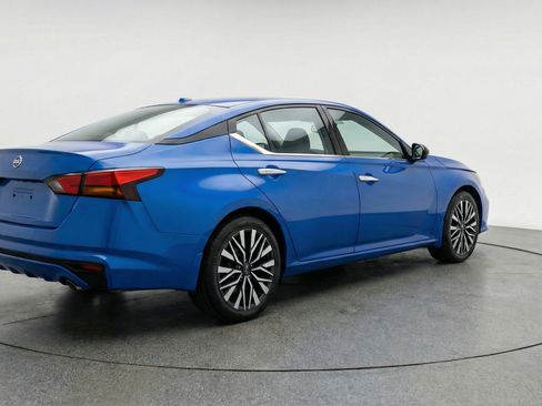 Used 2025 Nissan Altima 2.5 SV image 9