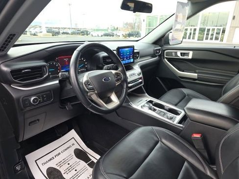 Used 2021 Ford Explorer XLT w/ Equipment Group 202A AWD/4WD image 16