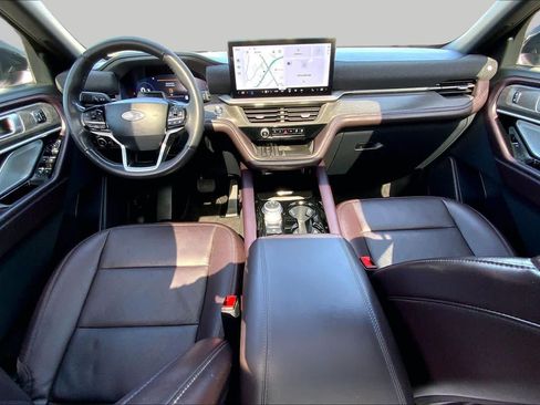 Certified 2025 Ford Explorer Platinum RWD image 14