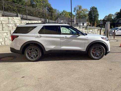 New 2026 Ford Explorer ST-Line w/ ST-Line Street Pack image 8