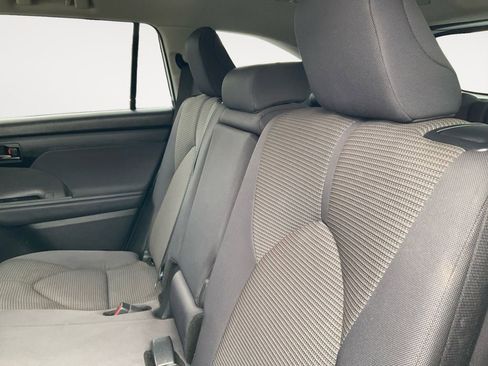 Used 2024 Toyota Highlander LE image 29