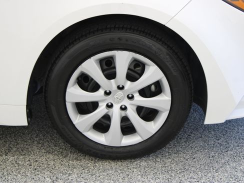 Used 2024 Toyota Corolla LE FWD image 5