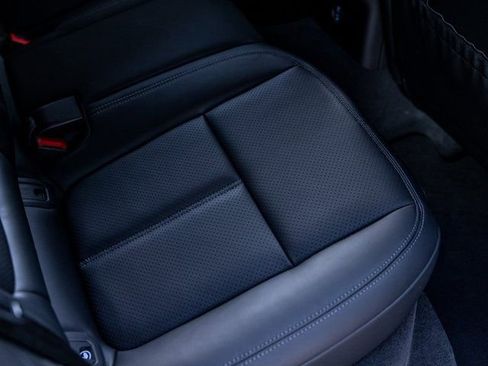 Certified 2025 Porsche Macan image 33