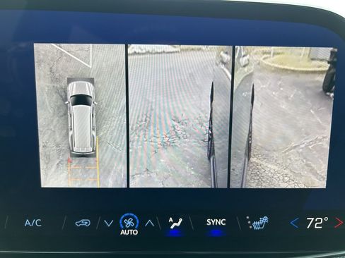 Used 2025 Chevrolet Suburban RST w/ Comfort Package image 33